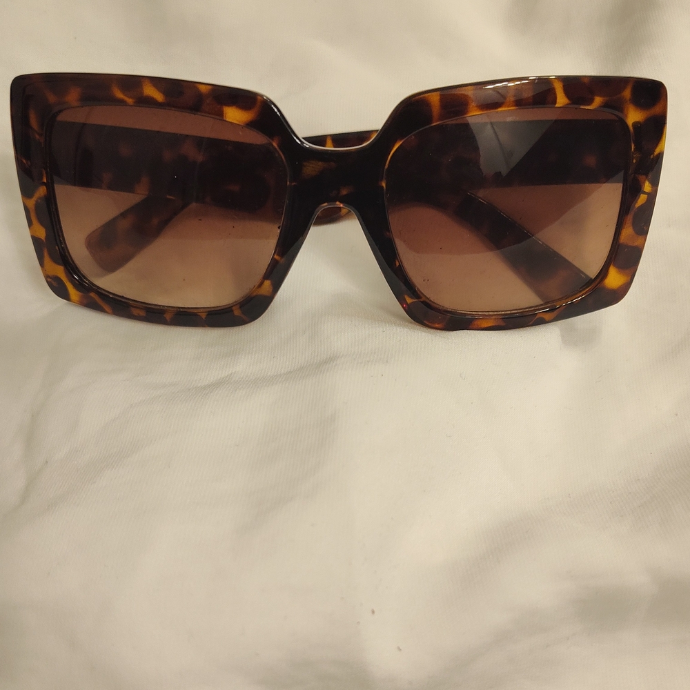 Tortoise Shell Square Sunglasses